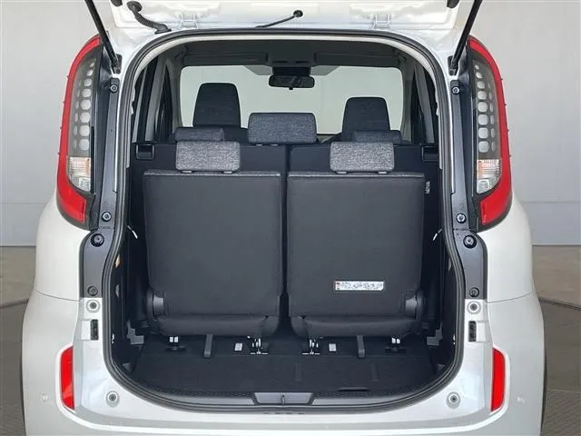 シエンタ　ハイブリッド（トヨタ）の車両写真