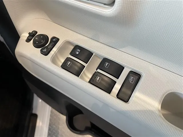 ムーヴ キャンバス(ダイハツ)の車両写真