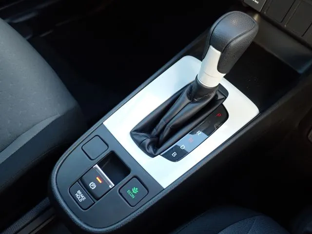 フィット　ｅ：ＨＥＶ（ホンダ）の車両写真