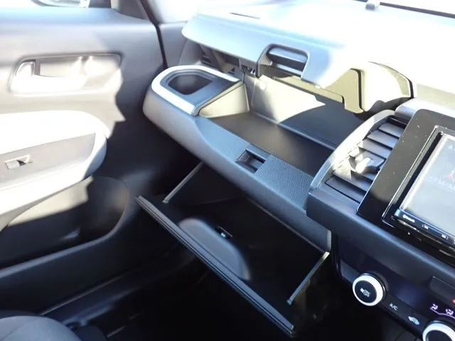 フィット　ｅ：ＨＥＶ（ホンダ）の車両写真