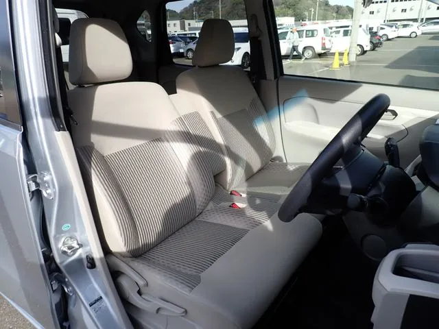 ムーヴ（ダイハツ）の車両写真