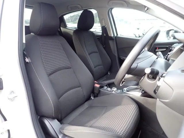 デミオ(マツダ)の車両写真