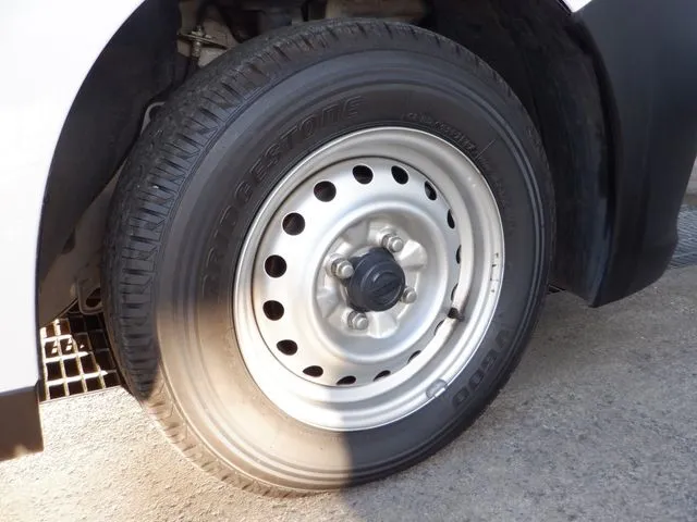 NV150 AD 2WD(ニッサン)の車両写真