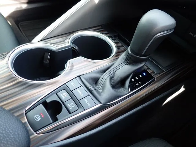 カムリ ハイブリッド(トヨタ)の車両写真