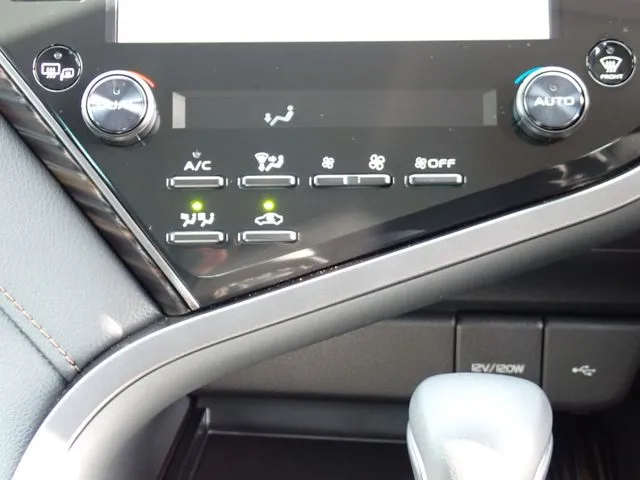 カムリ ハイブリッド(トヨタ)の車両写真