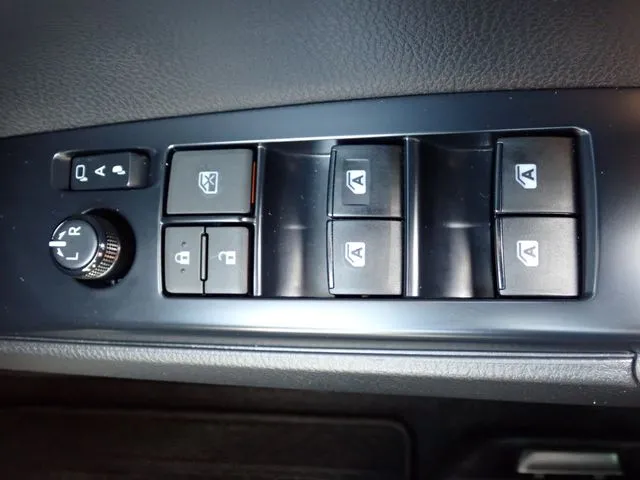 カムリ ハイブリッド(トヨタ)の車両写真