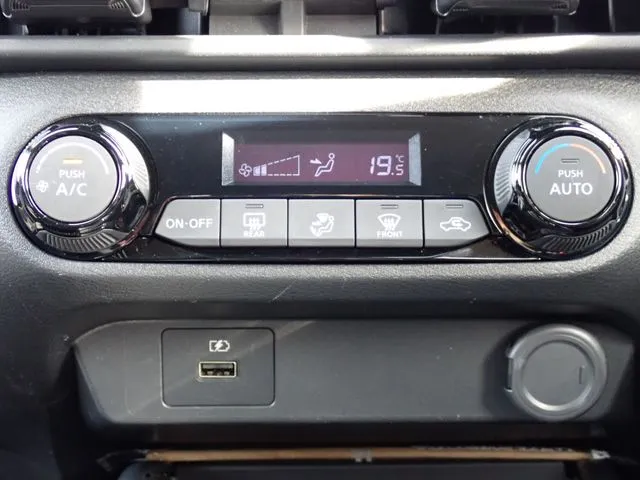 ノート(ニッサン)の車両写真