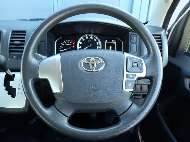 ハイエースバン　１．２５ｔ　２ＷＤ（トヨタ）の車両写真