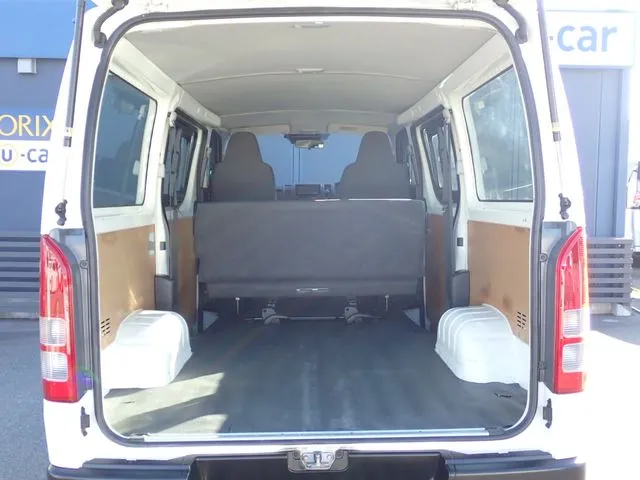 ハイエースバン　１．２５ｔ　２ＷＤ（トヨタ）の車両写真