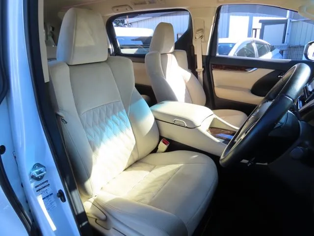 トヨタ アルファード ハイブリッド 4WD