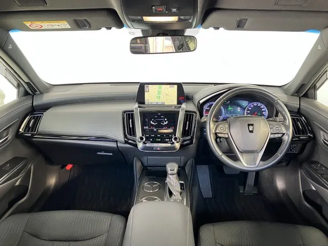 クラウン セダン ハイブリッド(トヨタ)の車両写真