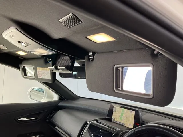 クラウン セダン ハイブリッド(トヨタ)の車両写真