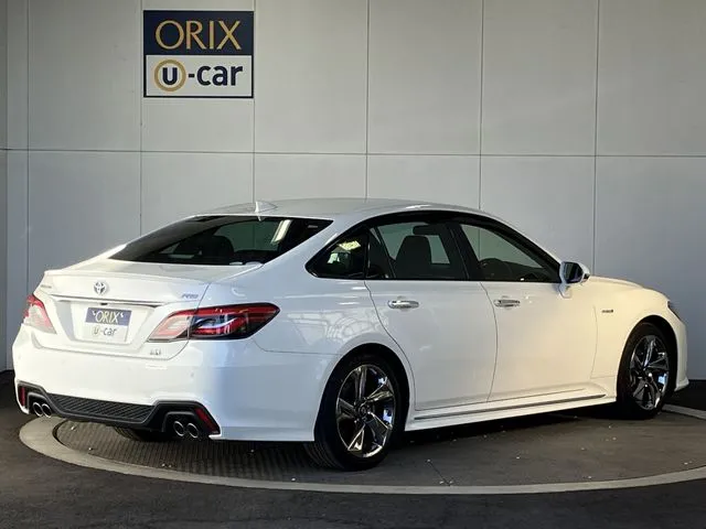 クラウン セダン ハイブリッド(トヨタ)の車両写真