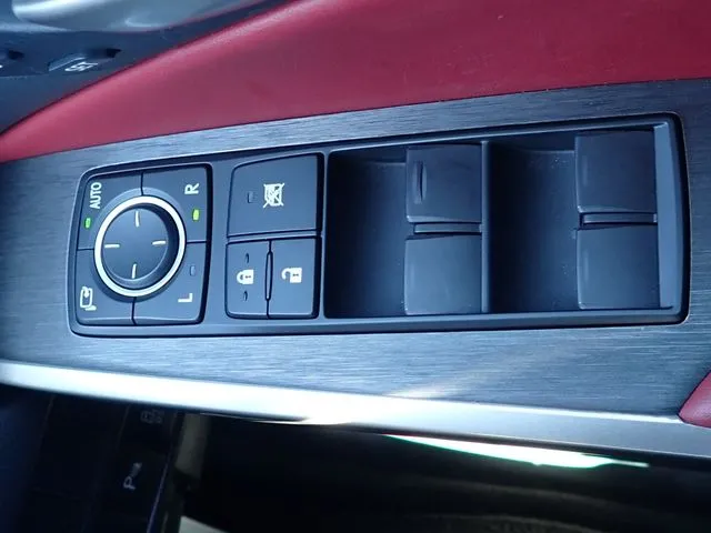 レクサス　ＩＳ３５０（トヨタ）の車両写真