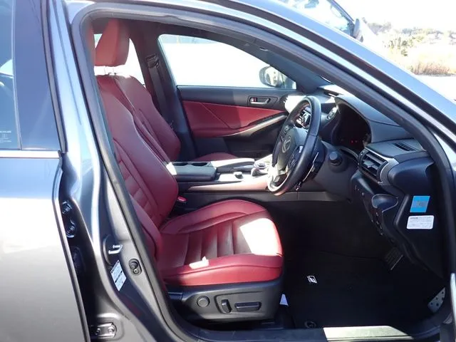 レクサス　ＩＳ３５０（トヨタ）の車両写真