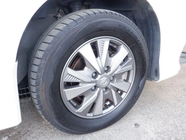 セレナ（ニッサン）の車両写真