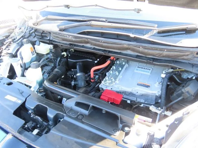 セレナ（ニッサン）の車両写真