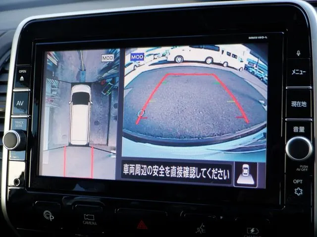 セレナ（ニッサン）の車両写真