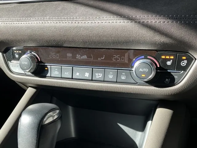 ＭＡＺＤＡ６　セダン（マツダ）の車両写真