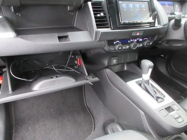 ホンダ　フィット　ｅ：ＨＥＶ　４ＷＤ