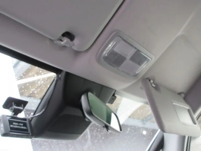 ホンダ　フィット　ｅ：ＨＥＶ　４ＷＤ