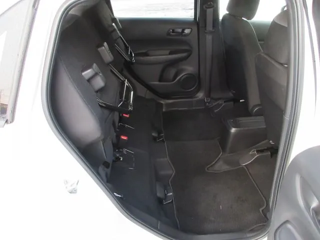 ホンダ　フィット　ｅ：ＨＥＶ　４ＷＤ