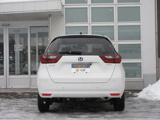 ホンダ　フィット　ｅ：ＨＥＶ　４ＷＤ