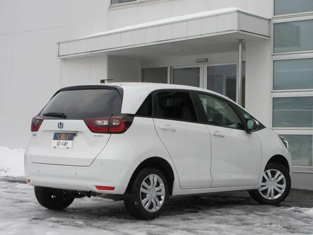 ホンダ　フィット　ｅ：ＨＥＶ　４ＷＤ