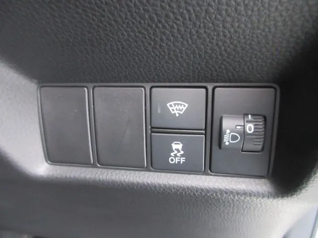 ホンダ　フィット　ｅ：ＨＥＶ　４ＷＤ