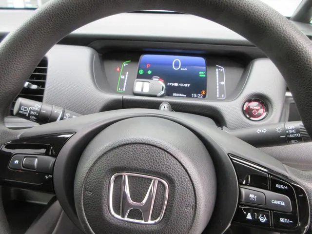 ホンダ　フィット　ｅ：ＨＥＶ　４ＷＤ