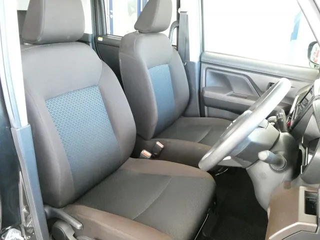 ルーミー（トヨタ）の車両写真