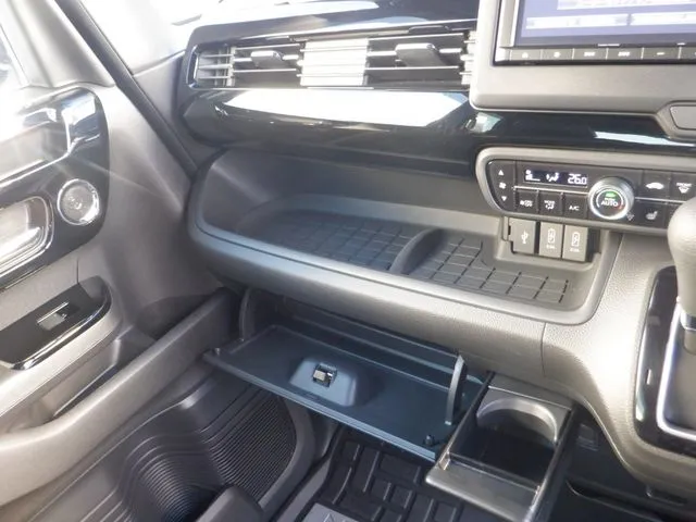 Ｎ　ＢＯＸ　カスタム（ホンダ）の車両写真