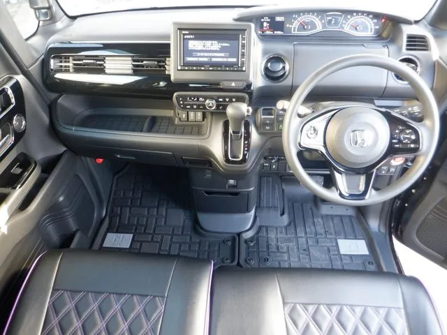 Ｎ　ＢＯＸ　カスタム（ホンダ）の車両写真