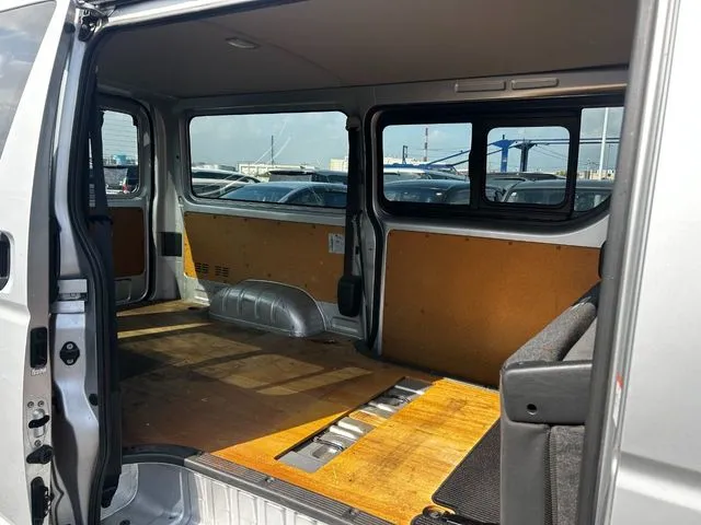 ハイエースバン　１．２５ｔ　２ＷＤ（トヨタ）の車両写真