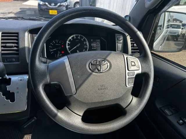 ハイエースバン　１．２５ｔ　２ＷＤ（トヨタ）の車両写真