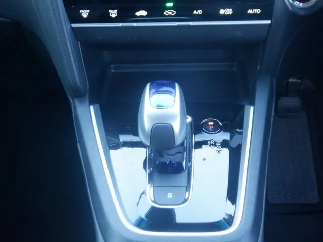 シャトル　ハイブリッド（ホンダ）の車両写真