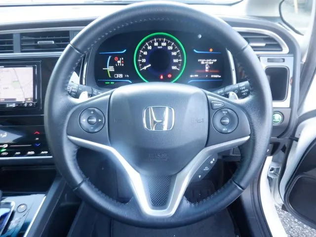 シャトル　ハイブリッド（ホンダ）の車両写真