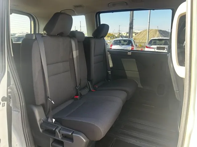 セレナ　Ｓハイブリッド　４ＷＤ（ニッサン）の車両写真