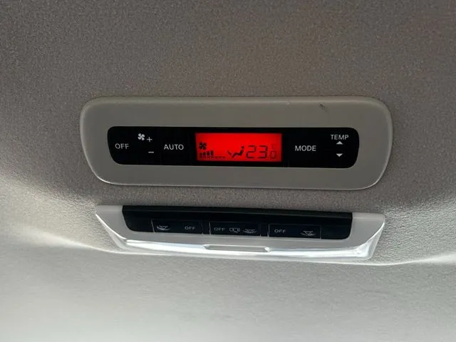 セレナ　Ｓハイブリッド　４ＷＤ（ニッサン）の車両写真