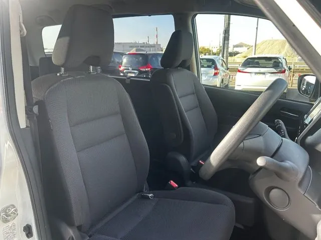 セレナ　Ｓハイブリッド　４ＷＤ（ニッサン）の車両写真