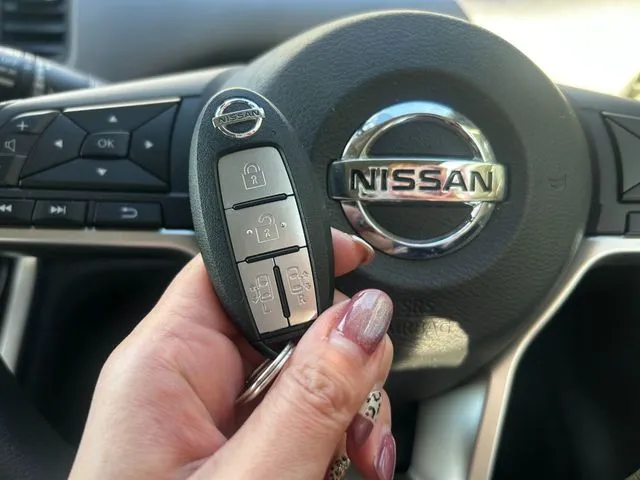 セレナ　Ｓハイブリッド　４ＷＤ（ニッサン）の車両写真