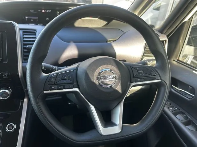 セレナ　Ｓハイブリッド　４ＷＤ（ニッサン）の車両写真