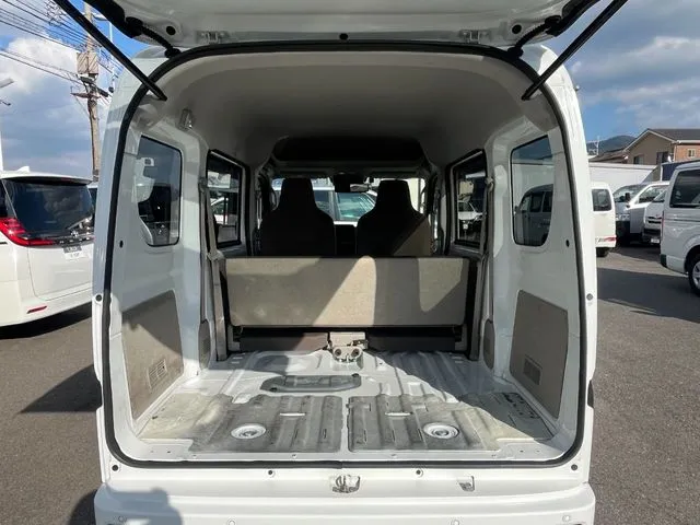 エブリイバン（スズキ）の車両写真