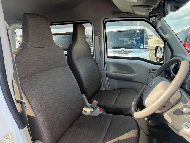 エブリイバン（スズキ）の車両写真