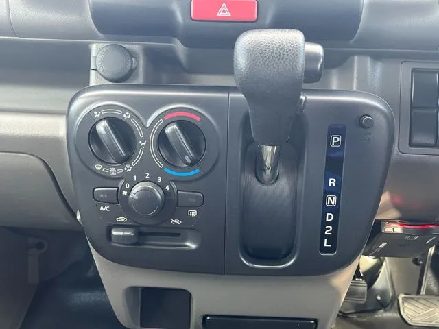 エブリイバン（スズキ）の車両写真