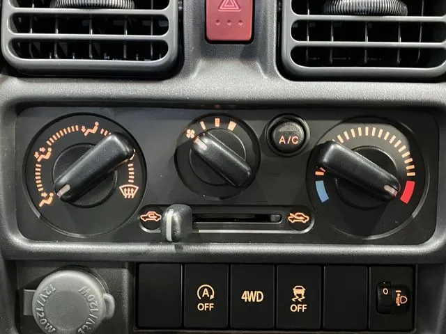 キャリイトラック　４ＷＤ（スズキ）の車両写真