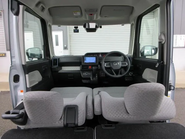 タント 4WD(ダイハツ)の車両写真