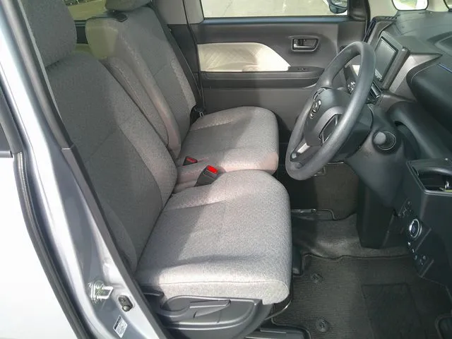 タント　４ＷＤ（ダイハツ）の車両写真