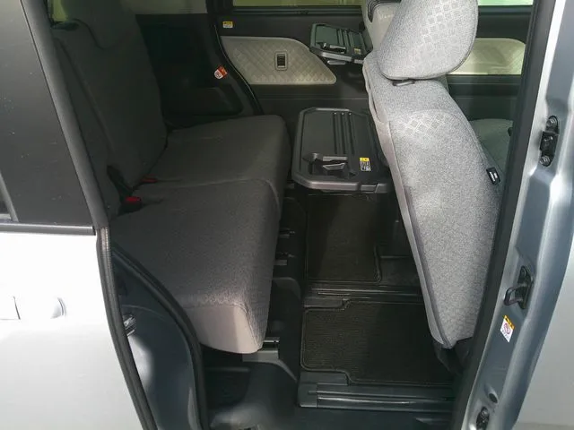 タント　４ＷＤ（ダイハツ）の車両写真