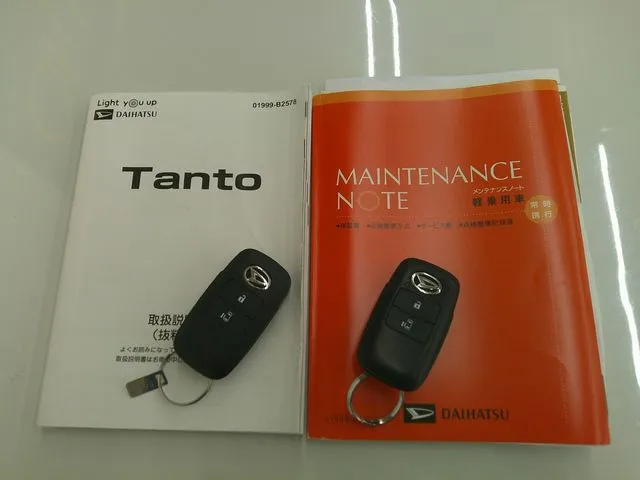 タント　４ＷＤ（ダイハツ）の車両写真